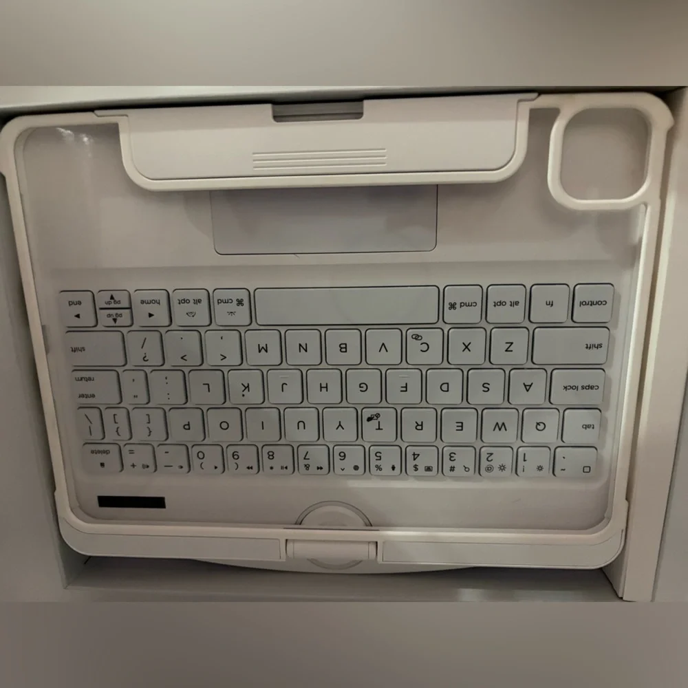 iFacemall Black Magic Floating Keyboard for iPad Air 11M2. 360 Rotation. NEW